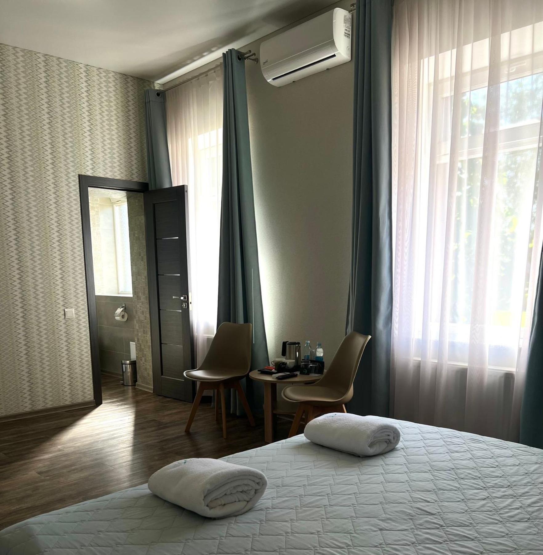 Hotel DoZari Korostyshiv Buitenkant foto